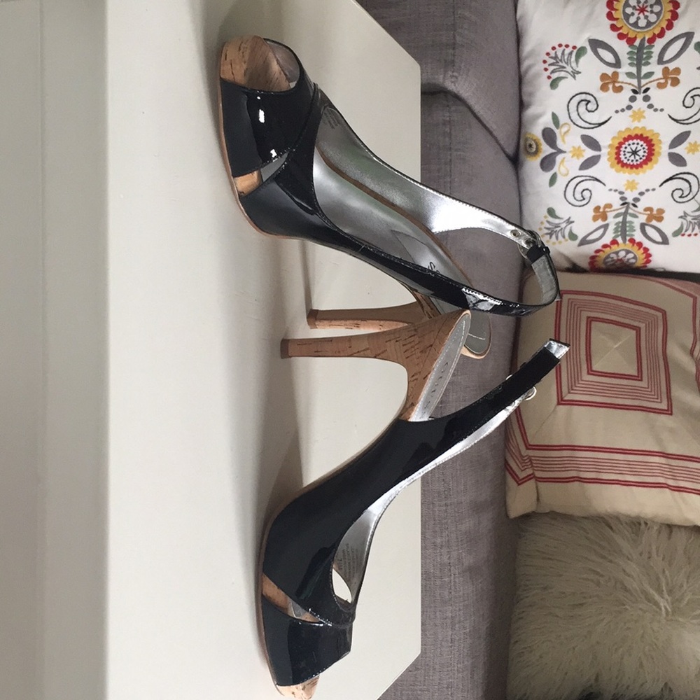 Fantastic Guess Black Patent pump with Cork heel